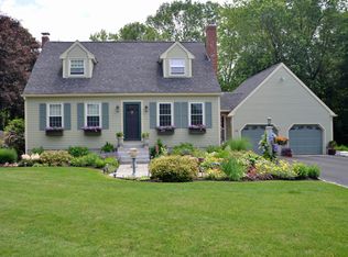 15 Robin Rd, West Newbury, MA 01985