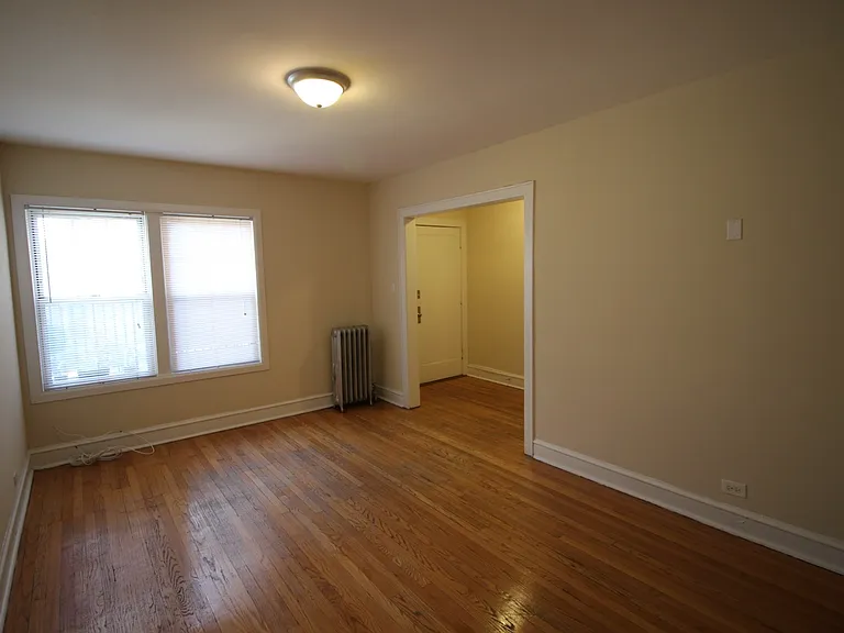 2318 W Granville Ave #1 — Photo 1