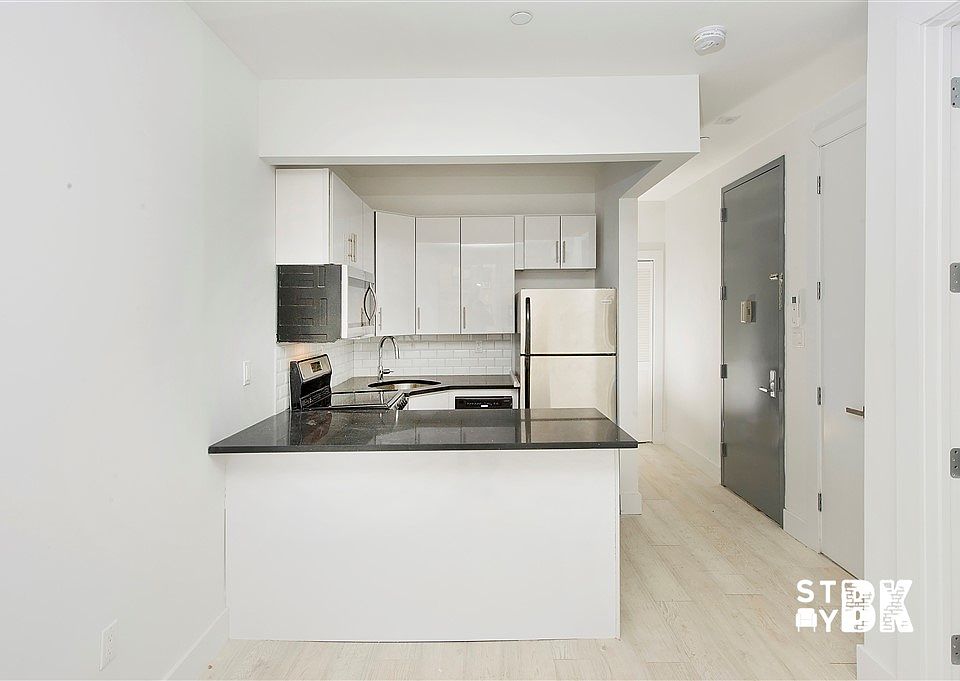 1st image of 182 Kosciuszko St #2B
