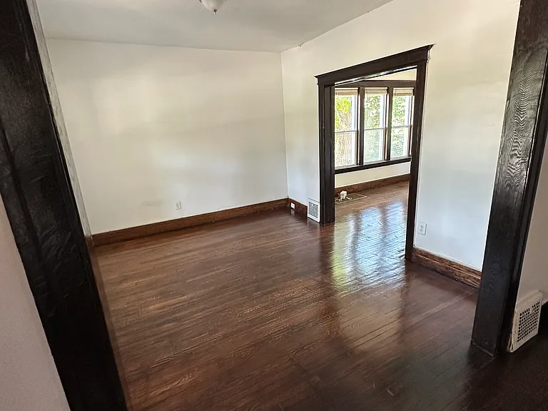 2754 Columbus St — Photo 5