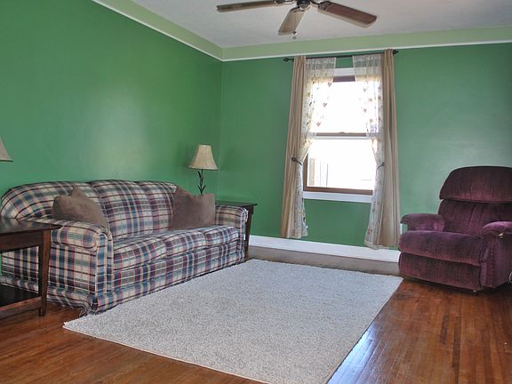 3rd image of 247 W 32nd St