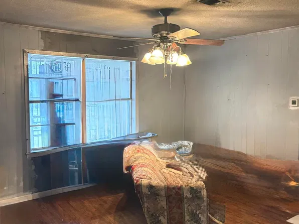 1605 E 8th St, Mount Pleasant, TX 75455
