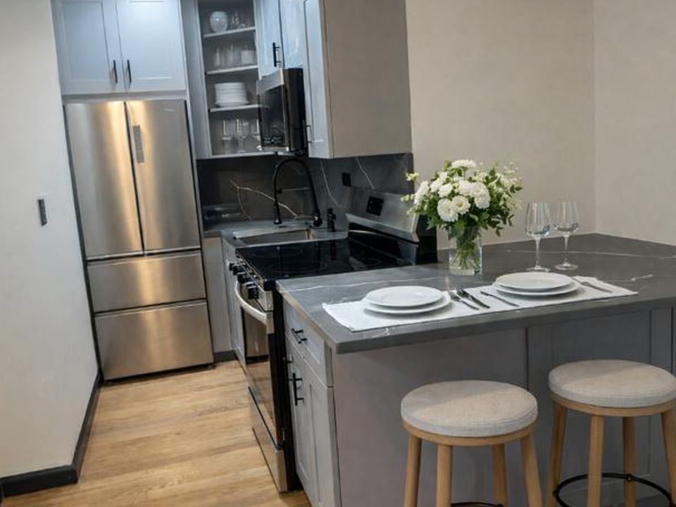 2nd image of 340 E 58th St #5BB