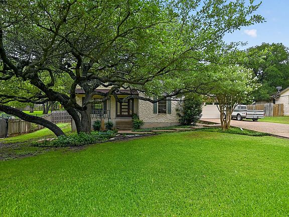 2nd image of 1903 Holly Hill Dr
