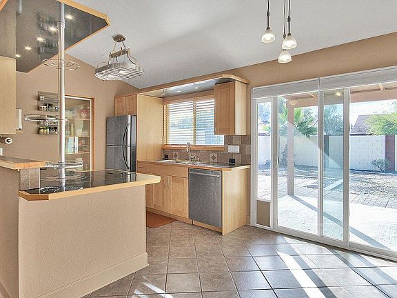 5th image of 2863 E Irwin Ave