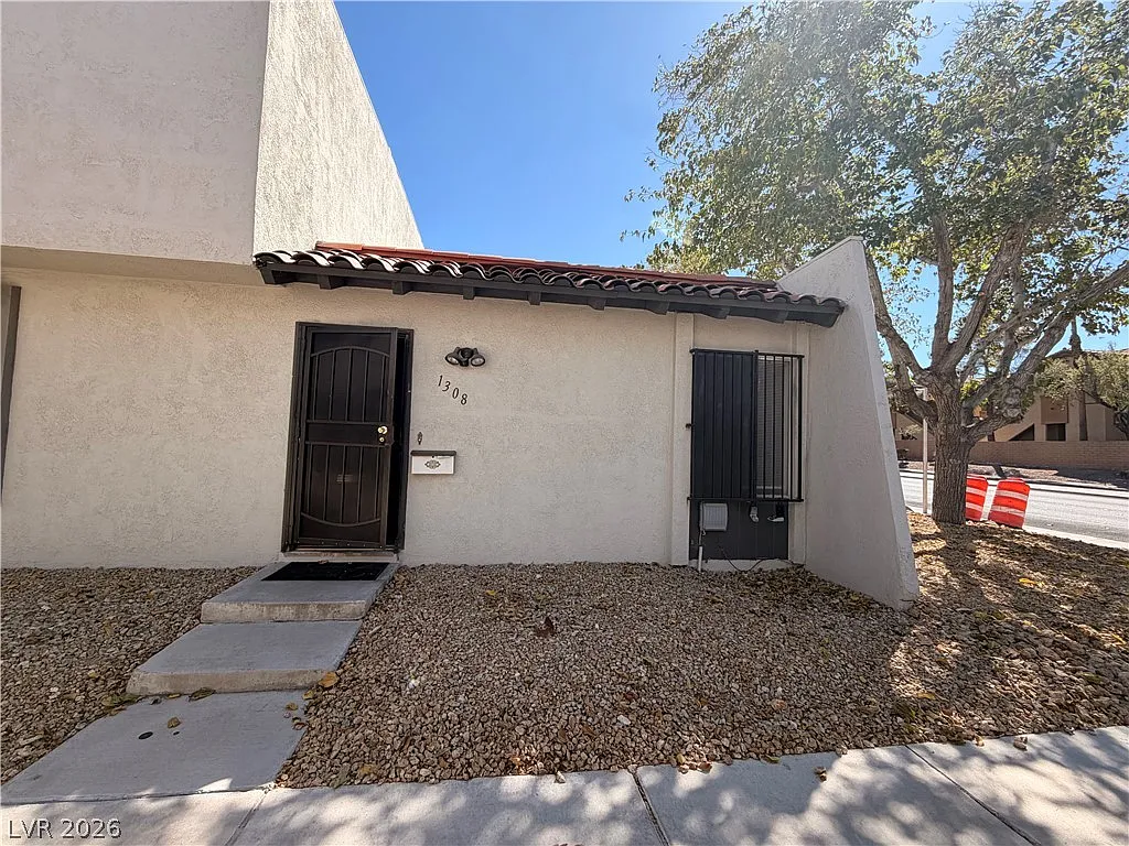 1 bed, 1.0 bath, 576 sqft, $1,100 — Photo 1