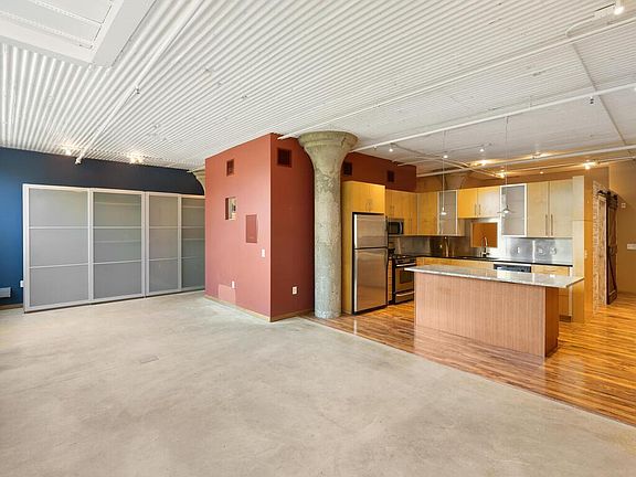 4th image of 225 9th St E Unit 309