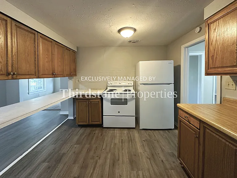 6965 Lorain St — Photo 5