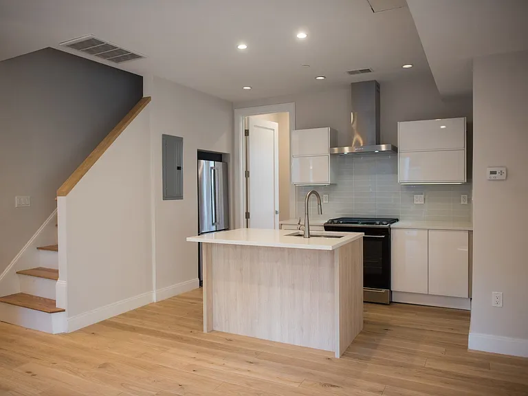 14 Sumner St — Photo 1