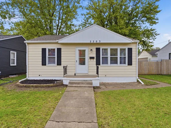 2205 Cody St, Bettendorf, IA 52722