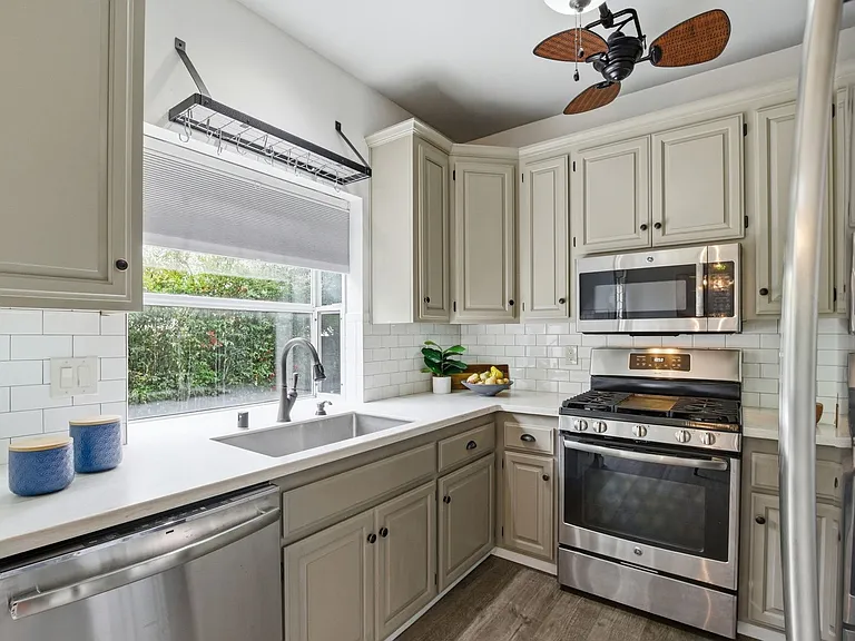 62 Avalon Ct — Photo 16