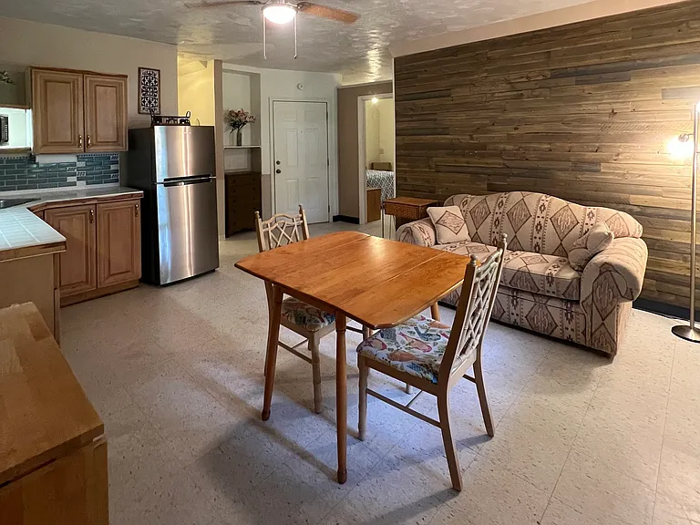 105 S Oak St — Photo 7