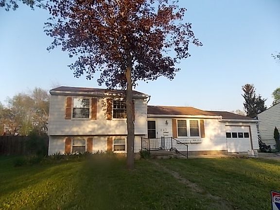3rd image of 447 Suzanne Dr