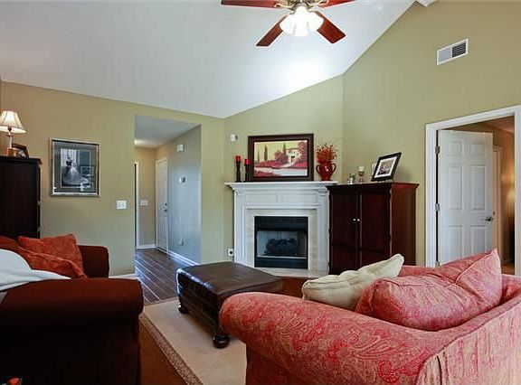 4th image of 1379 Habersham Dr