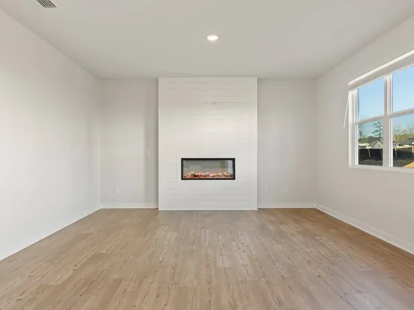 777 Ruddy Dr, Grayson, GA 30017