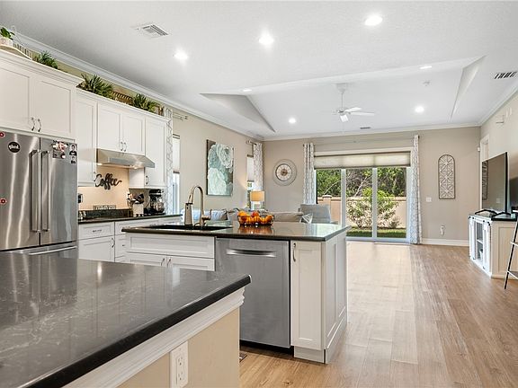 4th image of 2035 Bridgepointe Cir #121