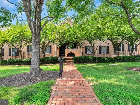 5702 Brewer House Cir Unit T-2-12, Rockville, MD 20852
