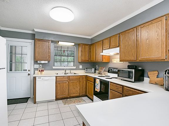 4th image of 728 Hadley Dr