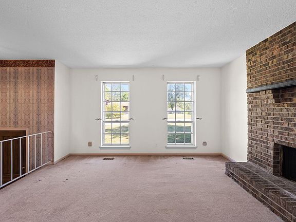 5th image of 7028 Pinebrook Dr
