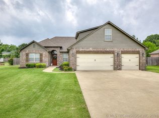 1937 Lester Ave, Bartlesville, OK 74006