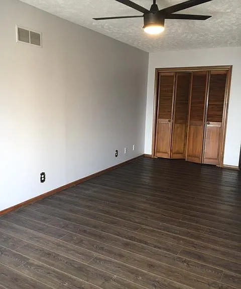 910 Manchester Dr — Photo 13