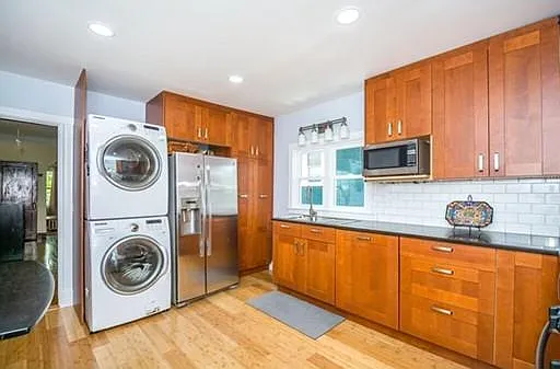 22 Fairfax St — Photo 4