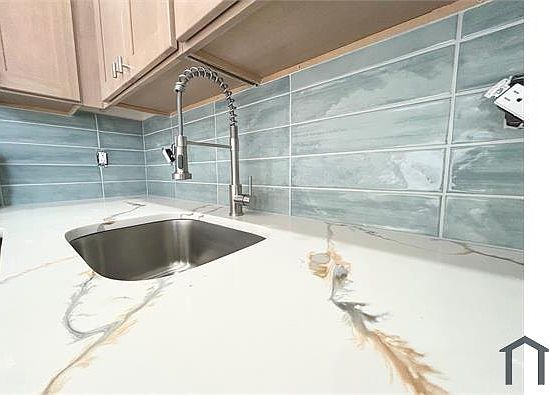 4th image of 928 18th Ave APT 1