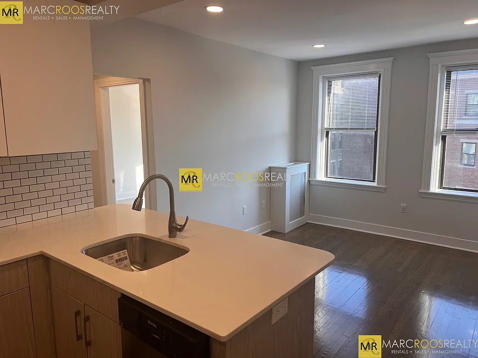 18 Peterborough St #20