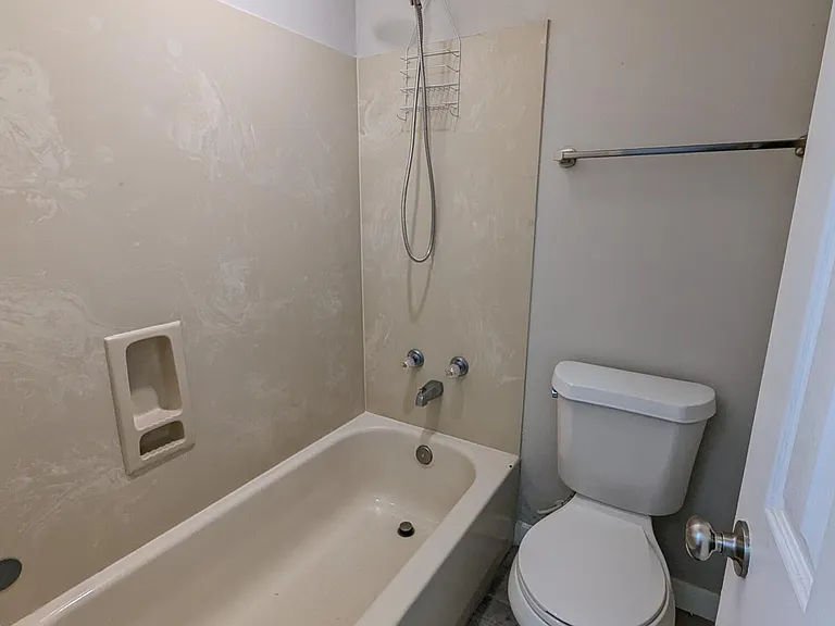 1625 Campbell Dr N — Photo 18