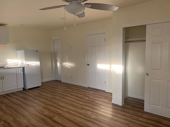 4th image of 235 S Wayside Pl