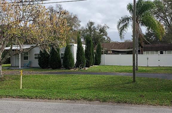 2nd image of 3822 Lake Padgett Dr