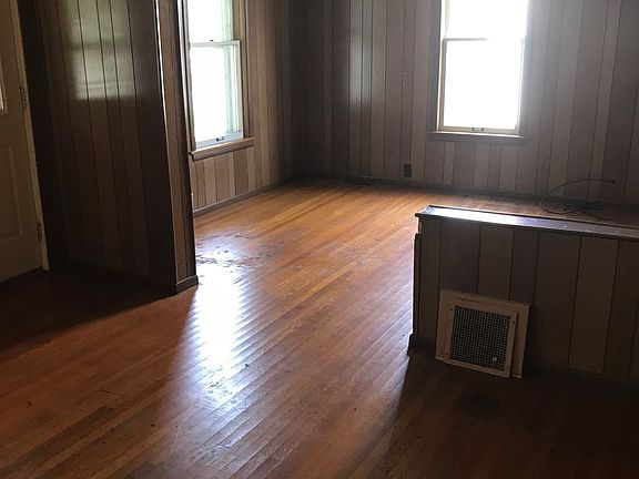 4th image of 1000 N Grace Ave