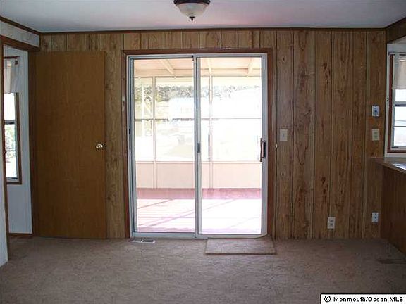 4th image of 651 Dede Dr