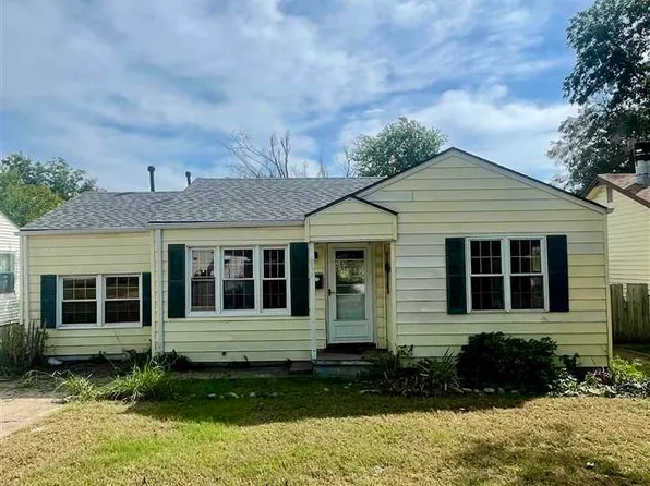 2005 N 4th St, Ponca City, OK 74601