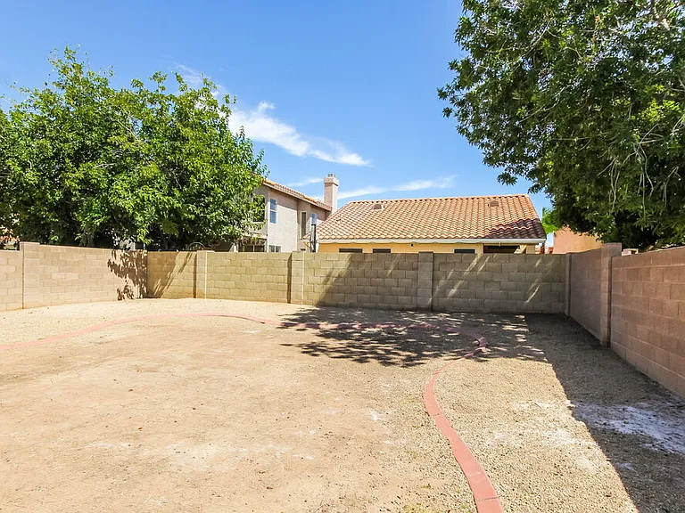 7522 W Kerry Ln — Photo 15