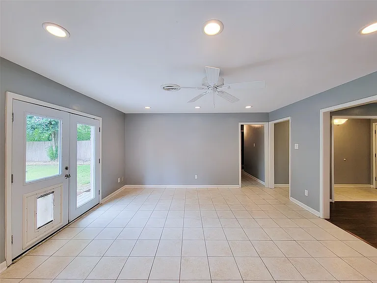 5846 Ettrick Dr — Photo 9