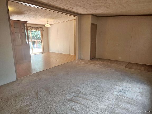 5th image of 104 Pine St