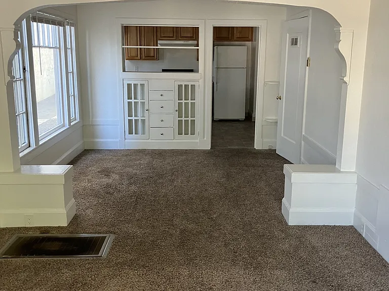 2337 Waverly St — Photo 9