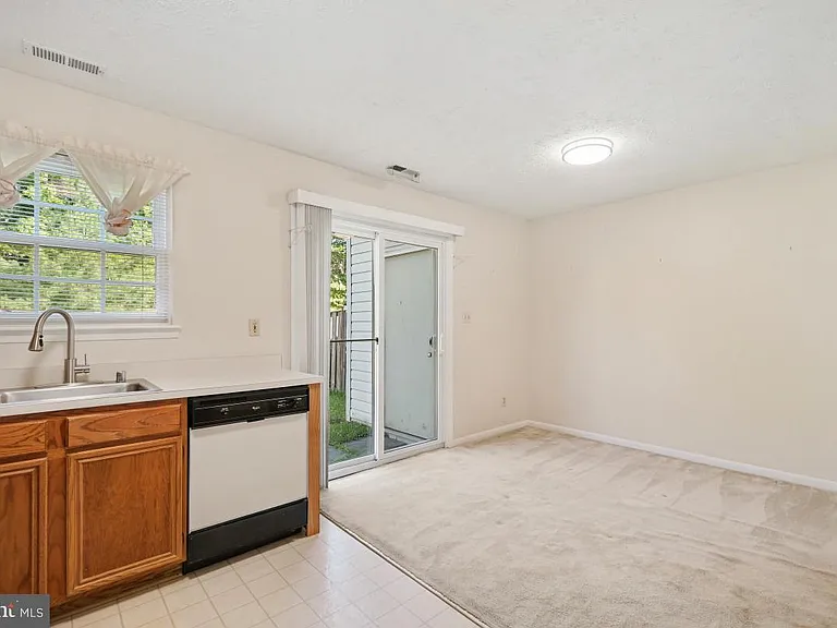 2 Chelmsford Ct — Photo 13