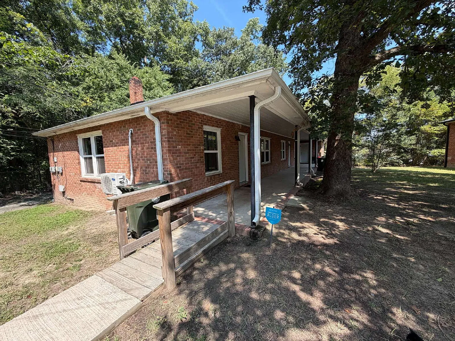 2 bed, 1.0 bath, 755 sqft, $900 — Photo 3