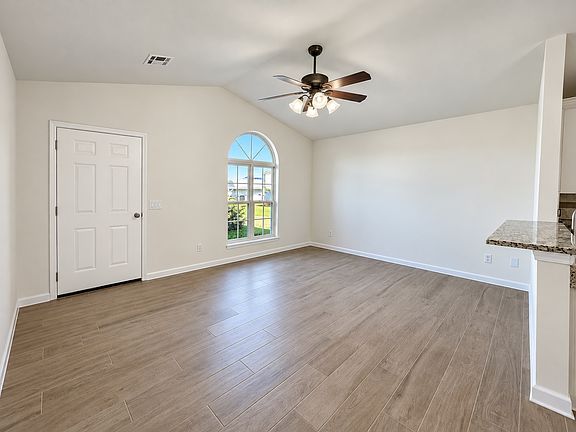 2nd image of 2101 Greenbrier Cir