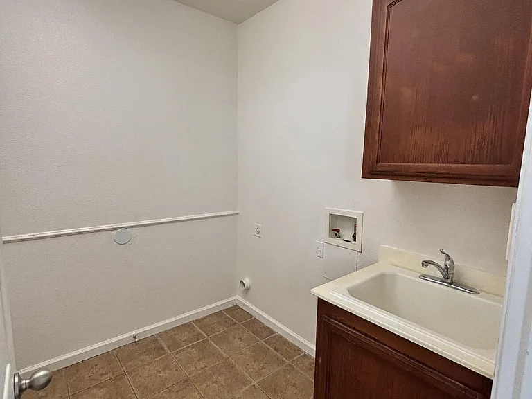 1247 Jewel Flower Dr — Photo 20