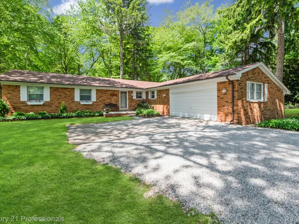 8638 Stone Rd, Algonac, MI 48001