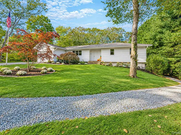65 Oak Drive, Calverton, NY 11933