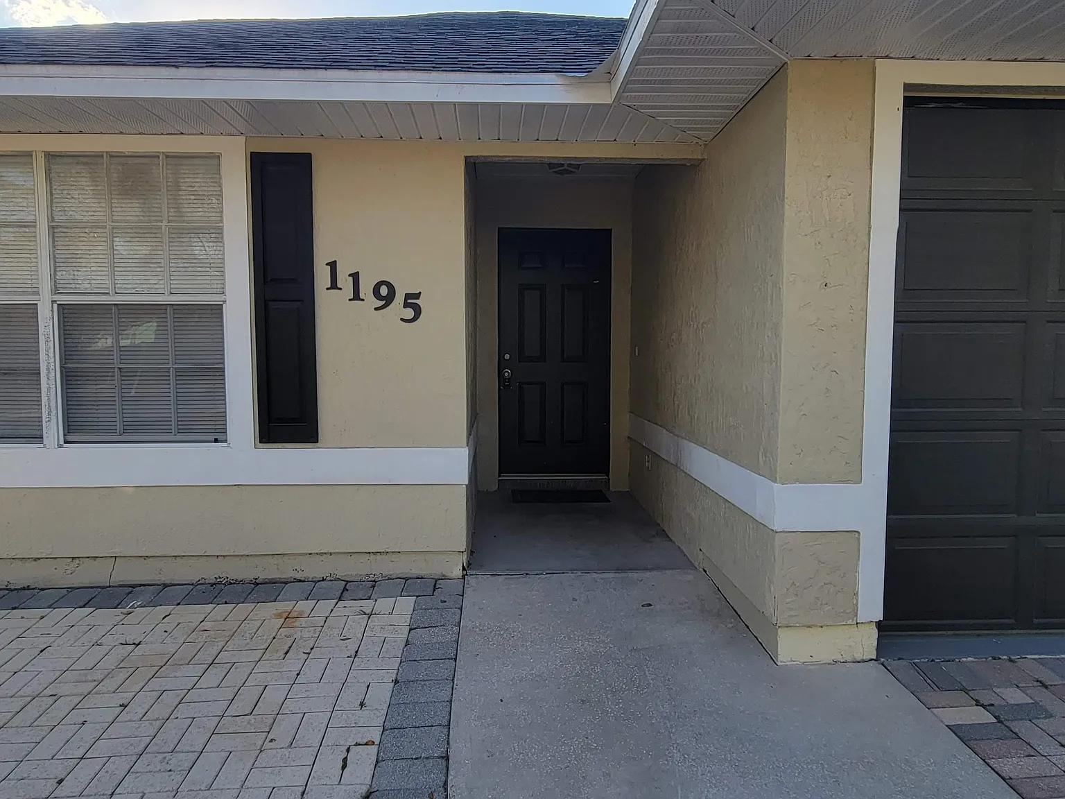 3 bed, 1166 sqft, $1,850 — Photo 1