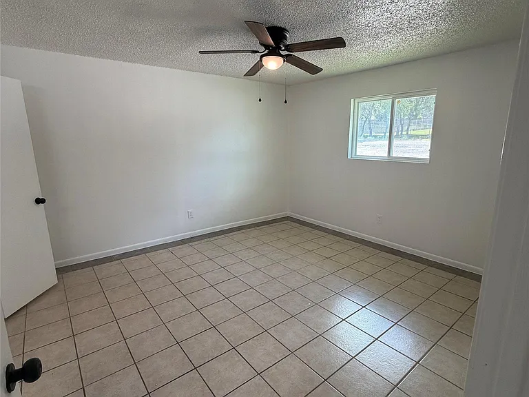1301 Greenlawn Pkwy #A — Photo 10