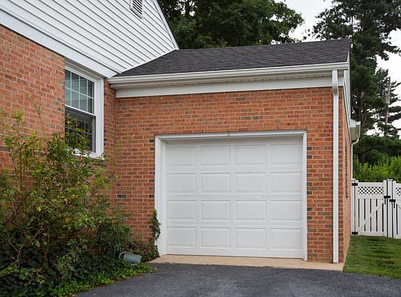 4th image of 1196 Westmoreland Dr