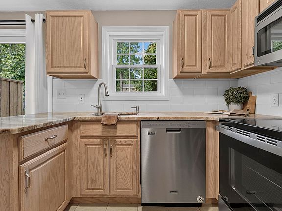 4th image of 45 Fieldstone Drive