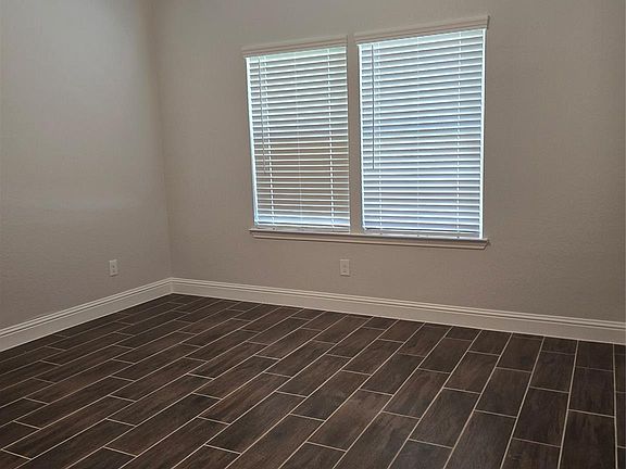 4th image of 213 Adoue Ave