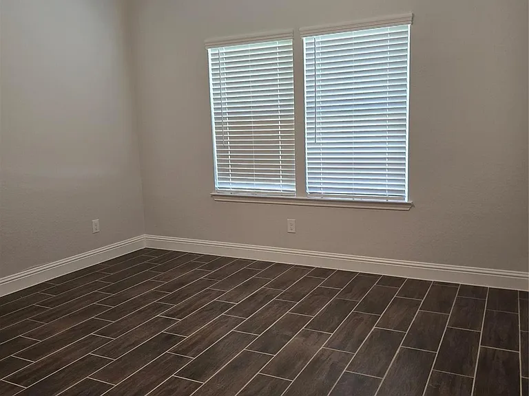 213 Adoue Ave — Photo 4